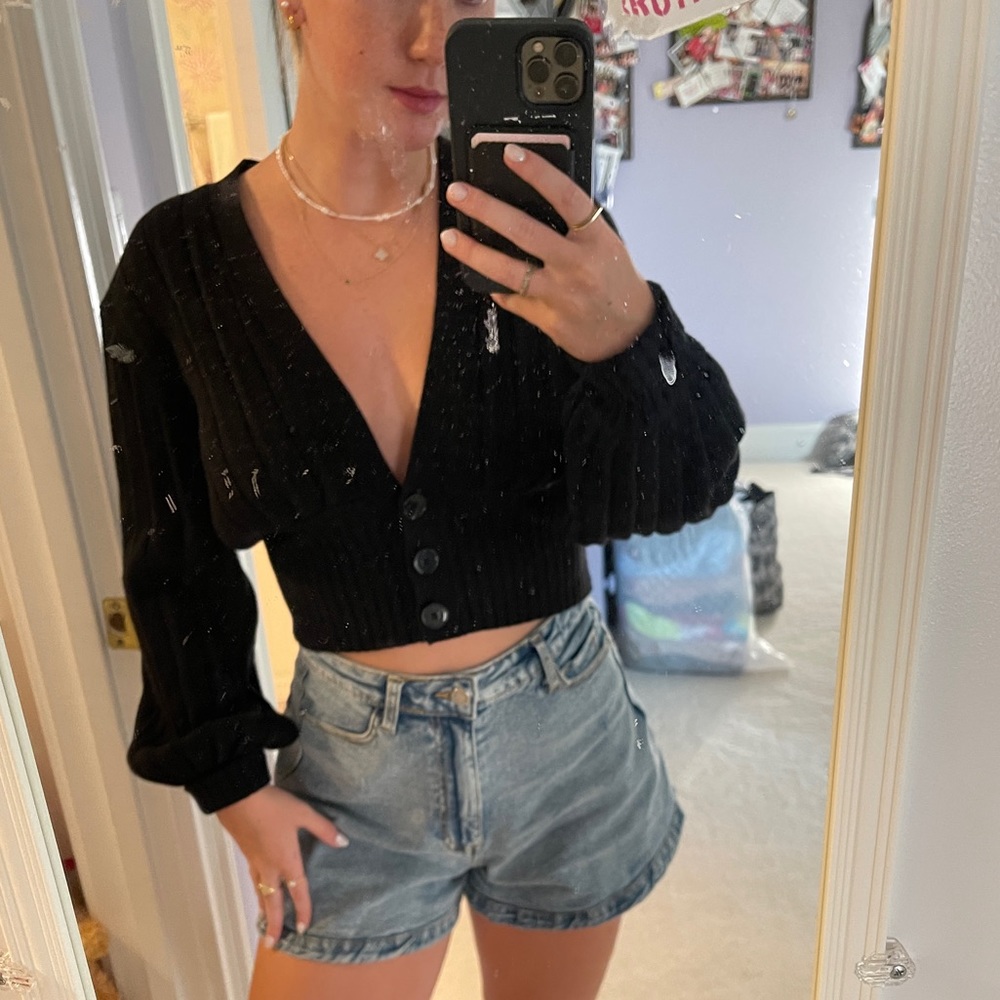 Aritzia (Wilfred) plunge front cardigan.
